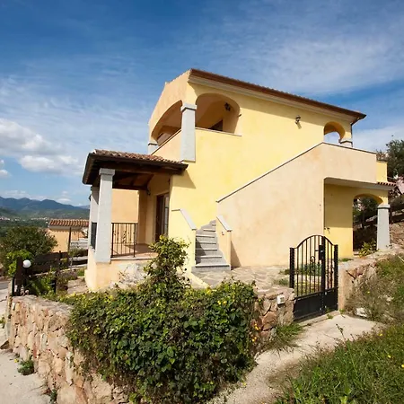 Budoni I Girasoli Apartment *