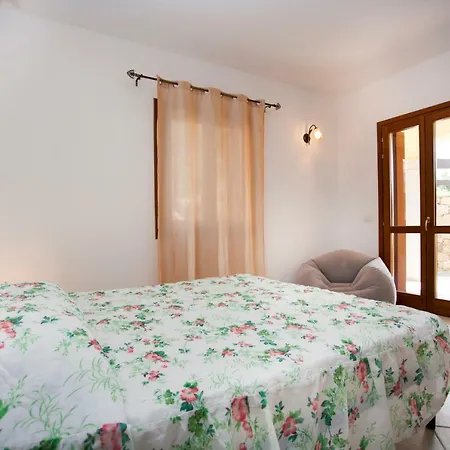 Budoni I Girasoli Apartment *